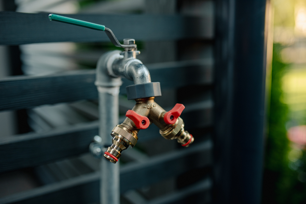 T-stuk met twee kranen voor tuinslang