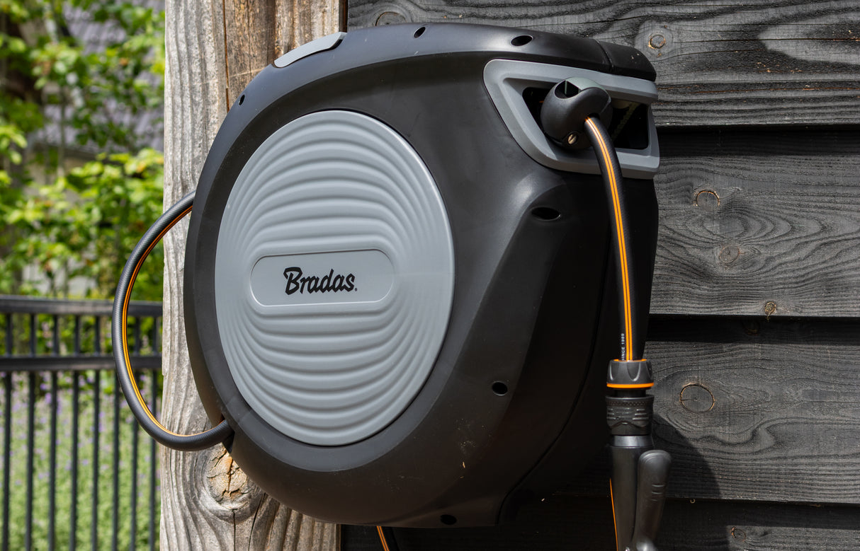 Bradas Wandslangenbox BLACK LINE 13 mm (1/2") - 30m - Automatisch oprolbaar