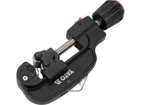 Messen van 9CrSi staal met HRC56-62 hardheid in de Yato buizensnijder voor precisie en duurzaamheid.