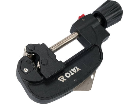 Snelle instelling van de Yato buizensnijder voor buisdiameters van 16 mm tot 54 mm.