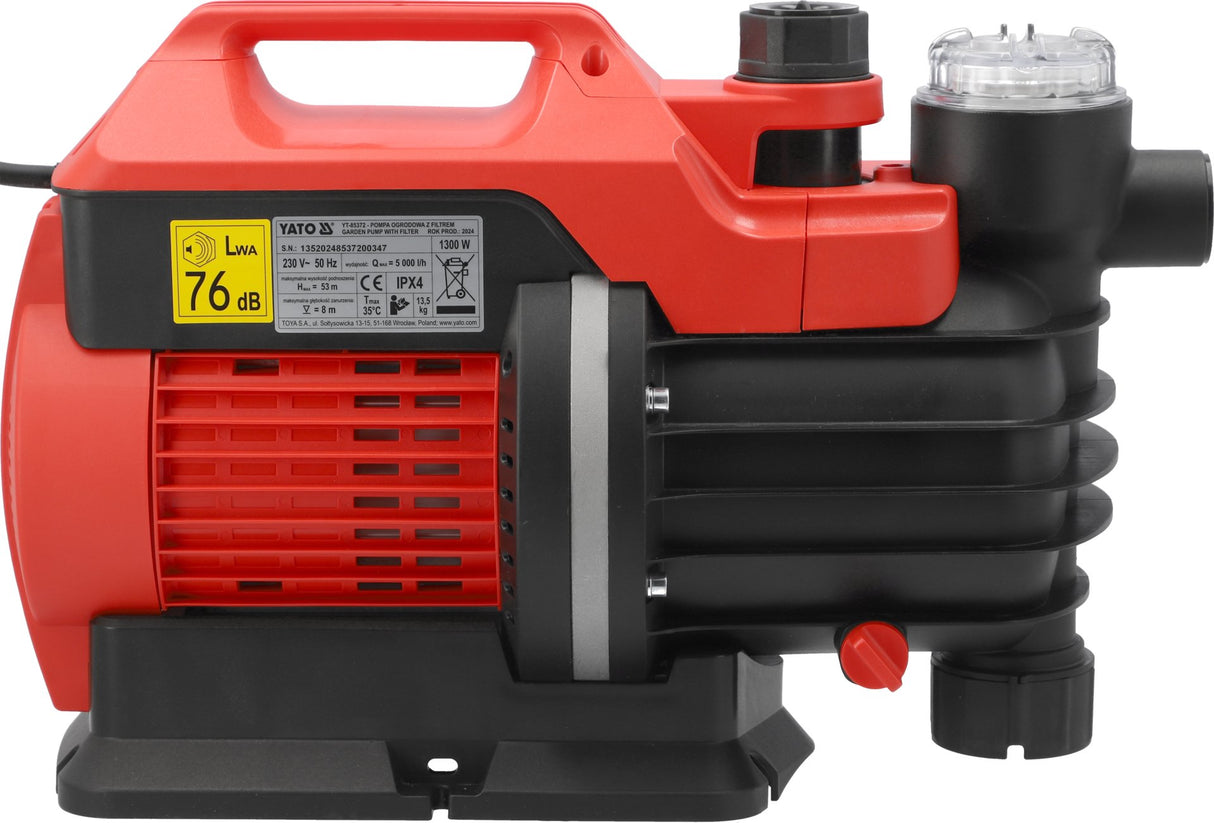 Zijaanzicht van de Yato hydrofoorpomp op rubberen voeten