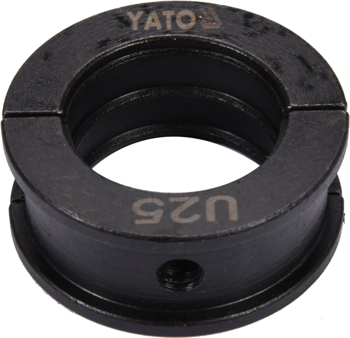 Close-up Yato U-profiel persbek tijdens installatie