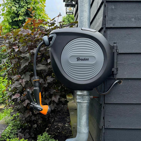 Bradas Wandslangenbox in tuin