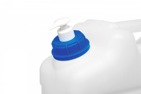 Handige Bradas zeepdispenser voor water jerrycan bij outdoor activiteiten