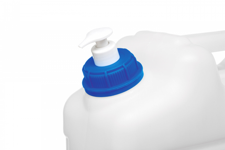 Handige Bradas zeepdispenser voor water jerrycan bij outdoor activiteiten