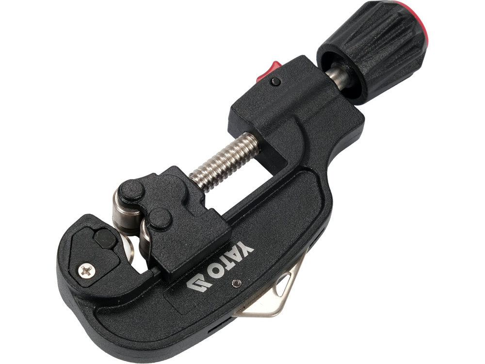 Messen van 9CrSi staal met HRC56-62 hardheid in de Yato buizensnijder voor precisie en duurzaamheid.