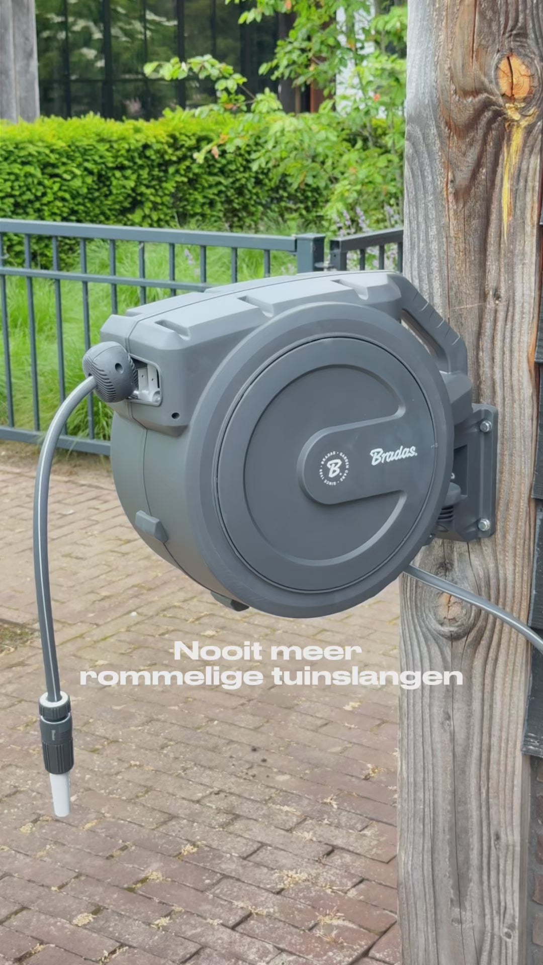 Bradas Wandslangenbox White Line 30m (1/2”) – Automatisch oprolbaar met koppelingen